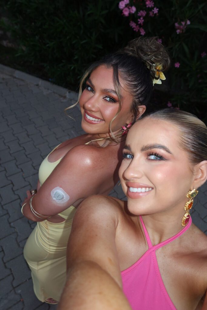 The two women pose for a late-night selfie together as they go to dinner.